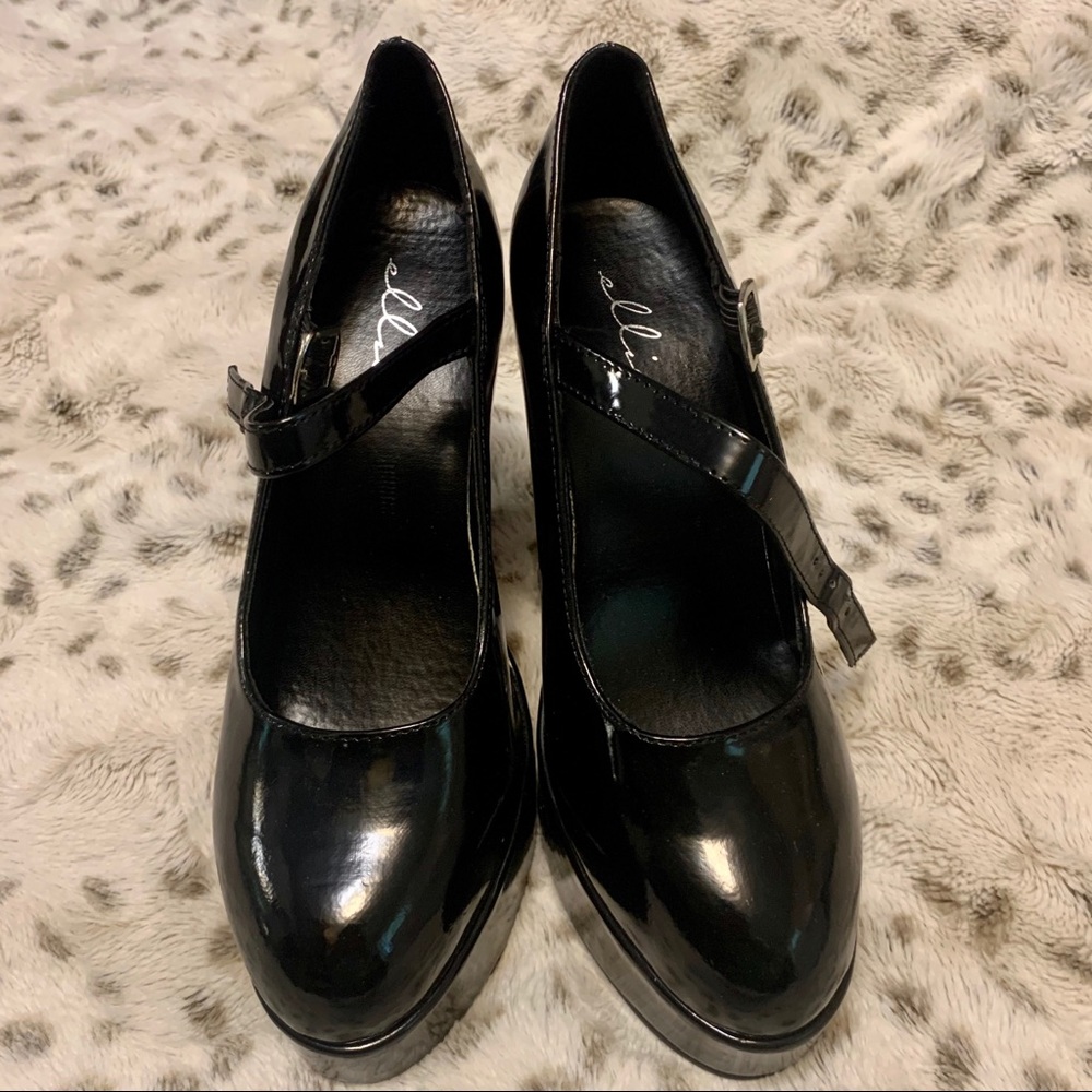Fun platform heels - Picture 2 of 4
